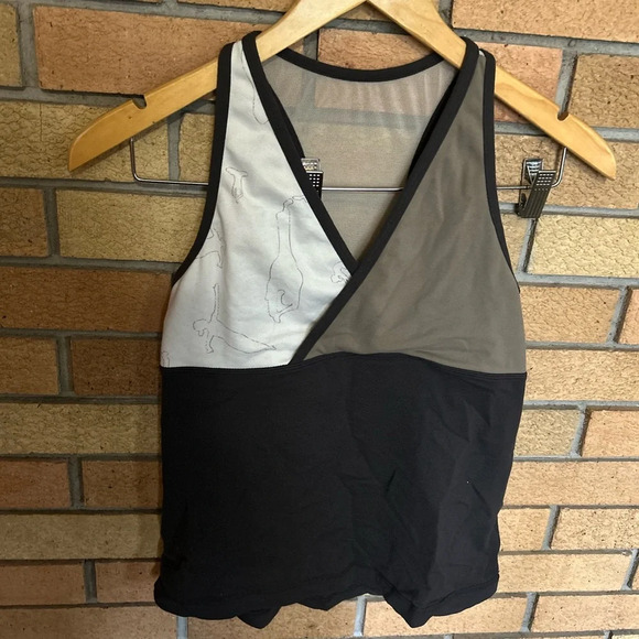 Lululemon Halter Tank Top Racerback Brown Yoga Abstract V Neck Size 8 - Picture 1 of 5